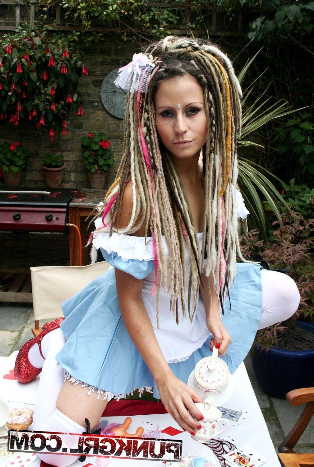 20P Pictures of punk girl Blink taking a trip to wonder land