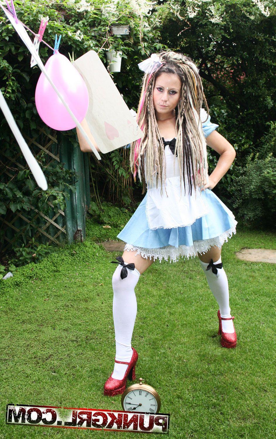 20P Pictures of punk girl Blink taking a trip to wonder land