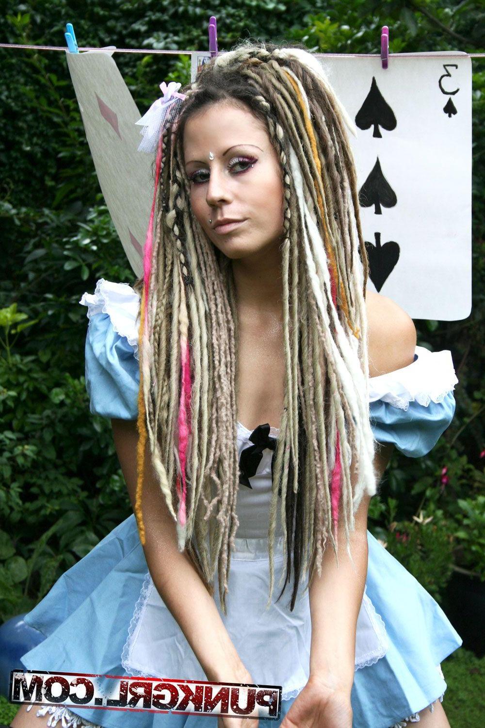 20P Pictures of punk girl Blink taking a trip to wonder land