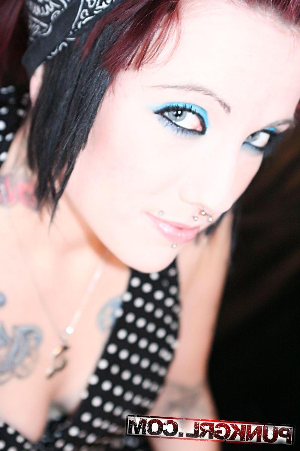 20P Pictures of punk girl Cherry getting horny on the sofa