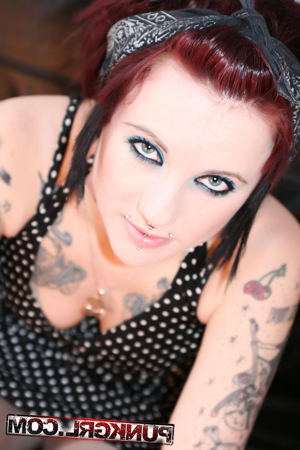 20P Pictures of punk girl Cherry getting horny on the sofa