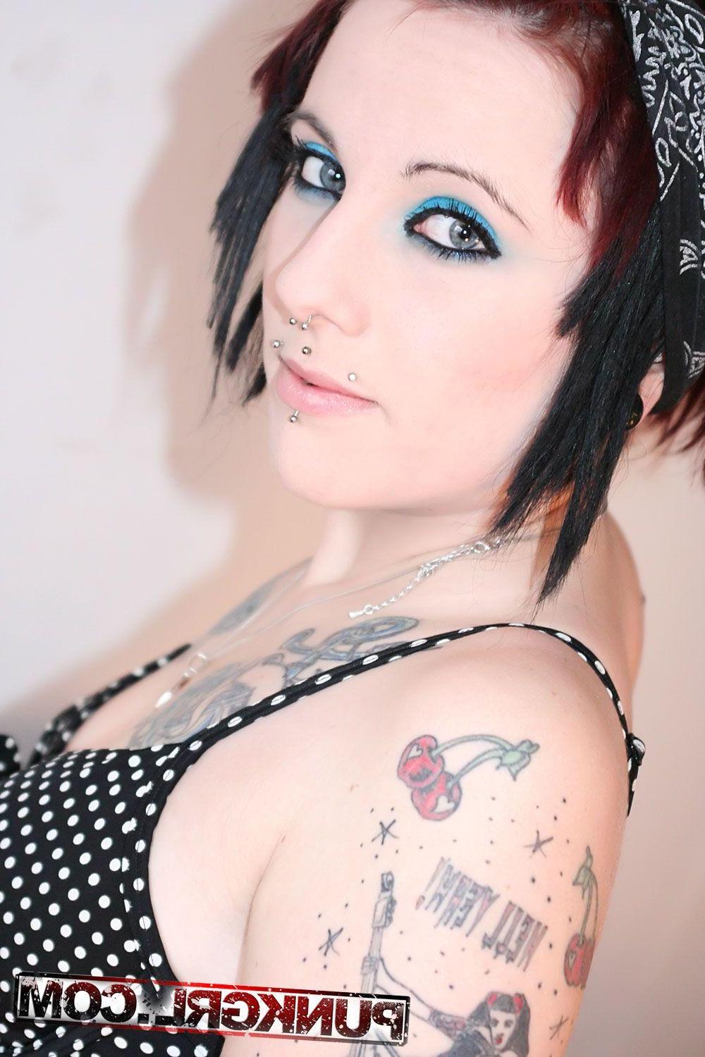 20P Pictures of punk girl Cherry getting horny on the sofa
