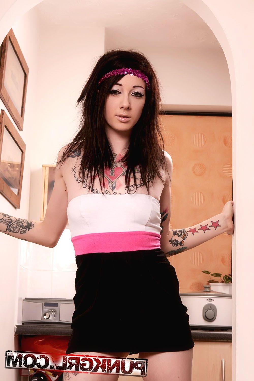 19P Pictures of tattooed princess Hollywood getting naked in the pantry