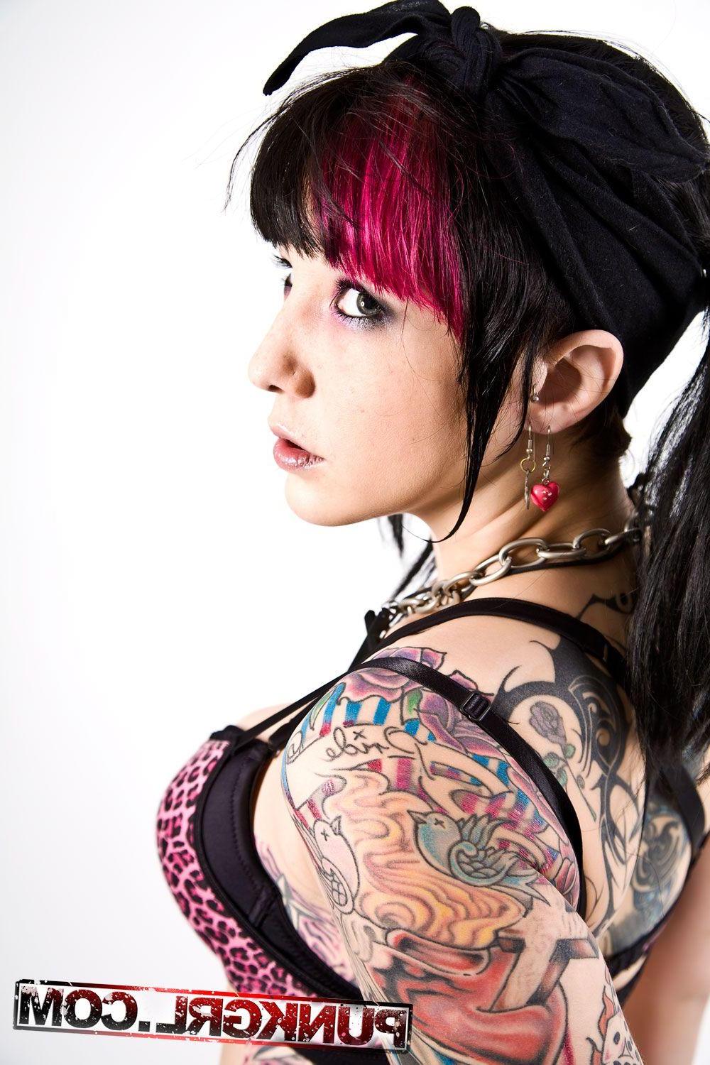 15P Pictures of punk girl Lady Derringer showing her tits and pussy