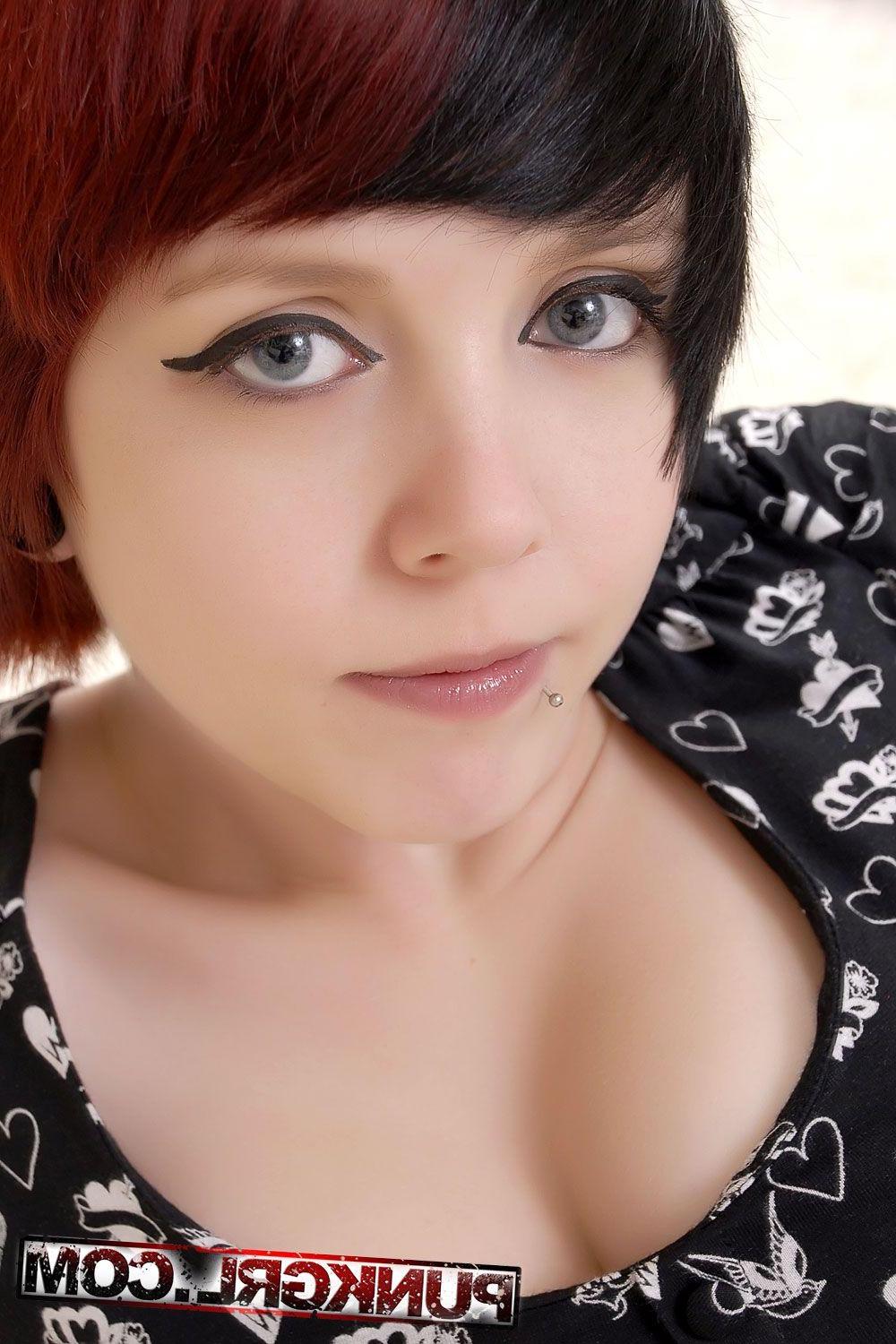 20P Pictures of punk girl Cassie showing her beautiful tits