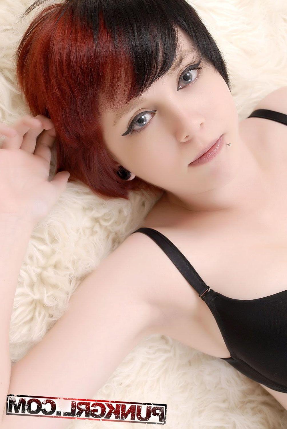 20P Pictures of punk girl Cassie showing her beautiful tits