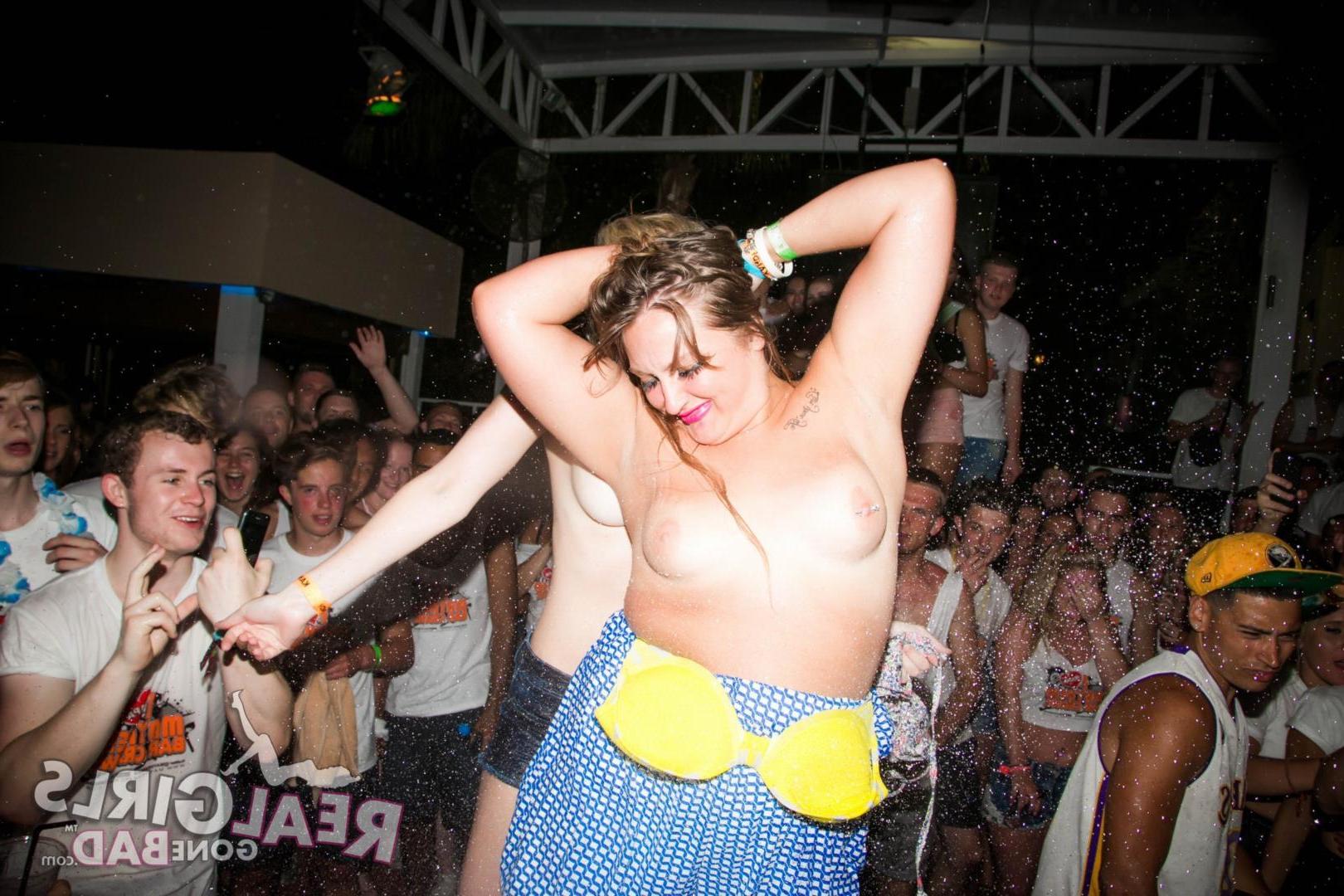 12P Naughty college girls go wild at a bar