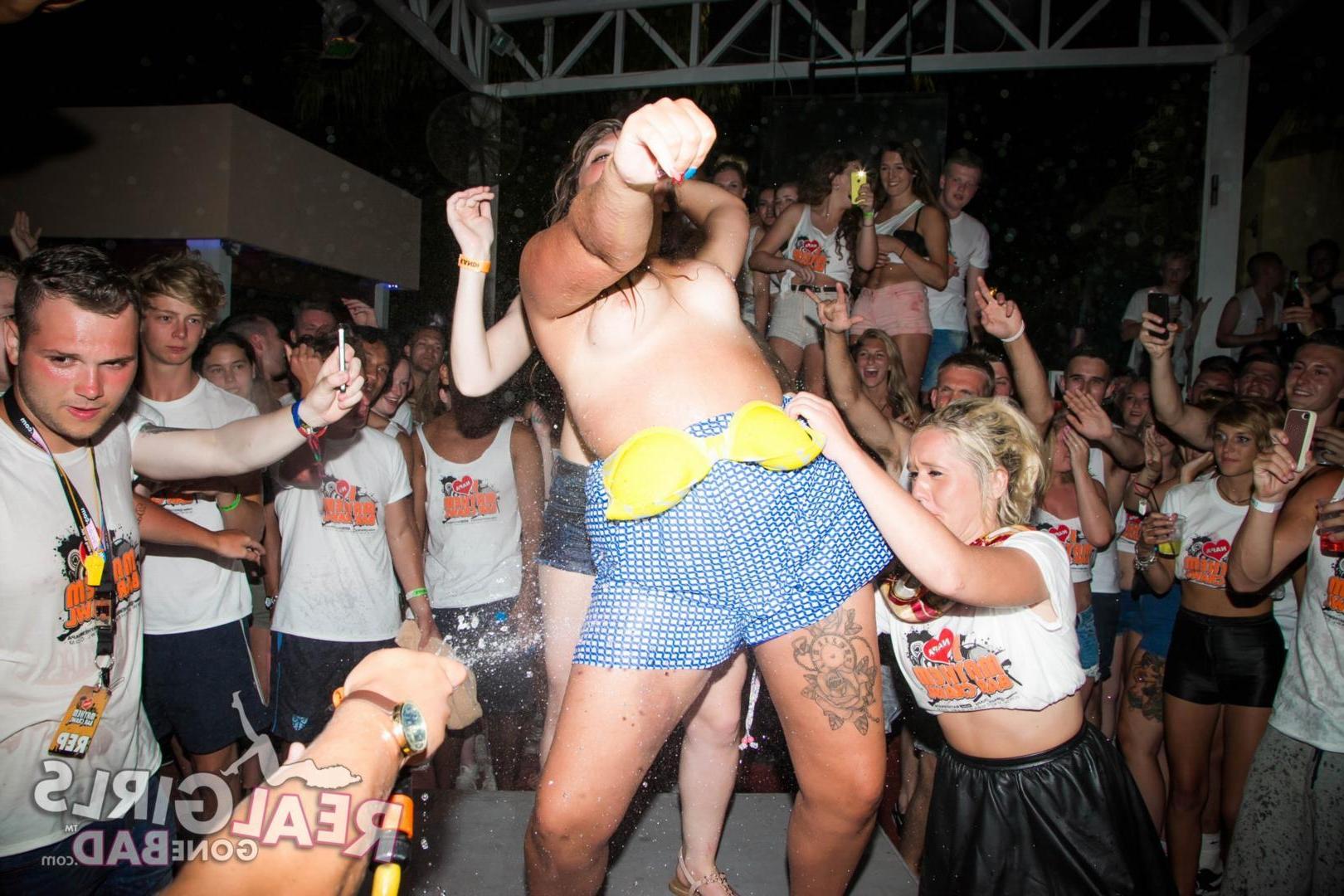 12P Naughty college girls go wild at a bar