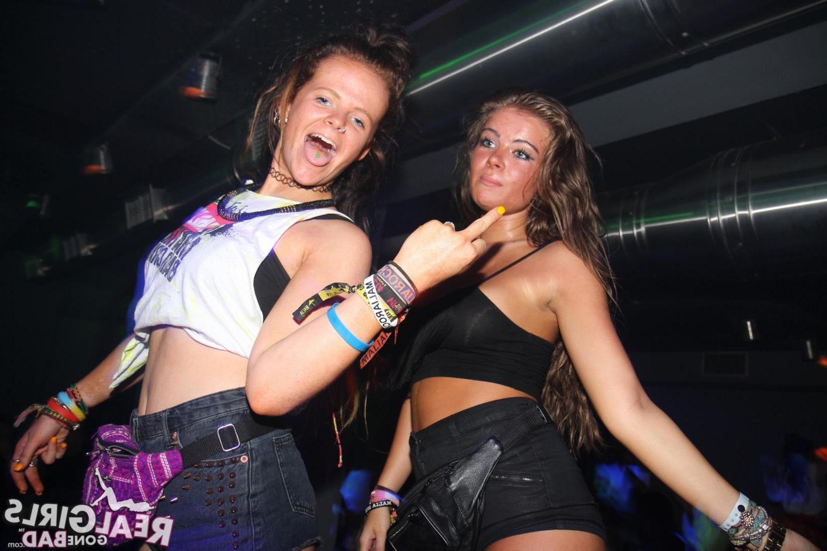 12P Hot college coeds party and go wild at a bar