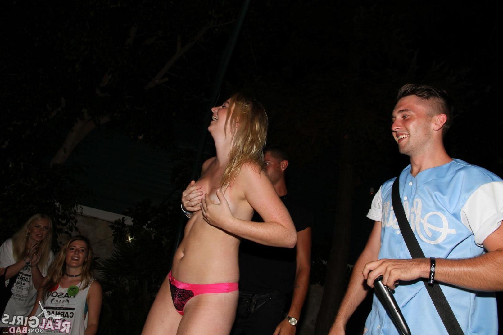 12P Horny college girls go wild on a bar crawl