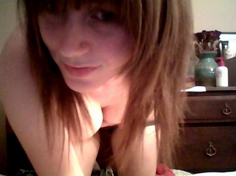 14P Girlfriend gets recorded while showing off her assets
