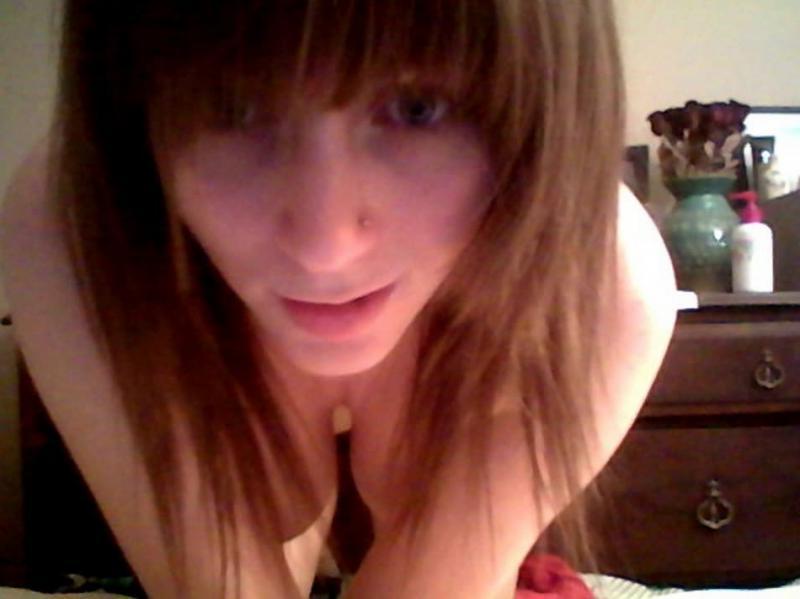14P Girlfriend gets recorded while showing off her assets