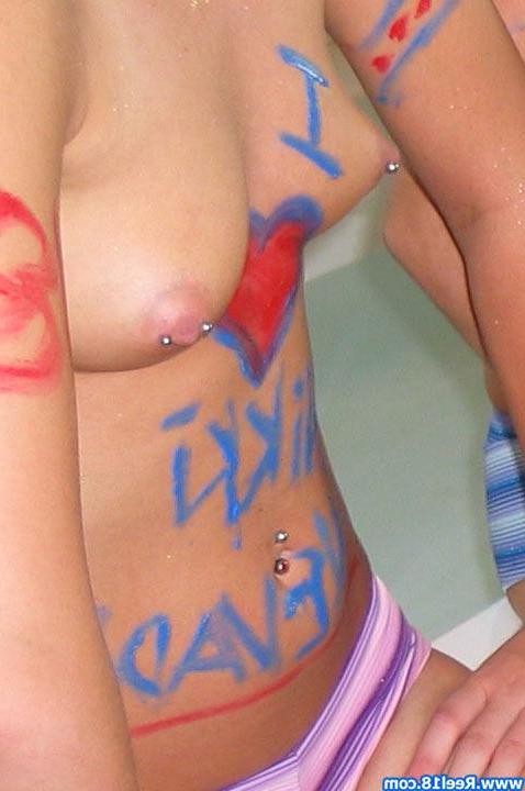 19P Pictures of 2 hot teen girls taking a bath