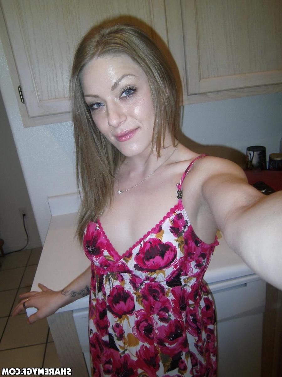 12P Slutty girlfriend lets her boyfriend take pictures of her with no panties on under her sun dress