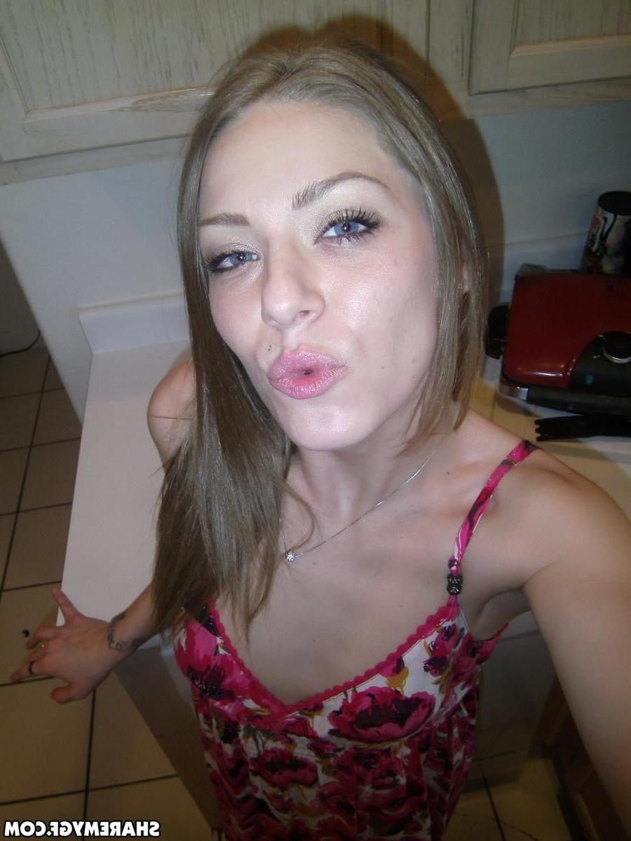 12P Slutty girlfriend lets her boyfriend take pictures of her with no panties on under her sun dress