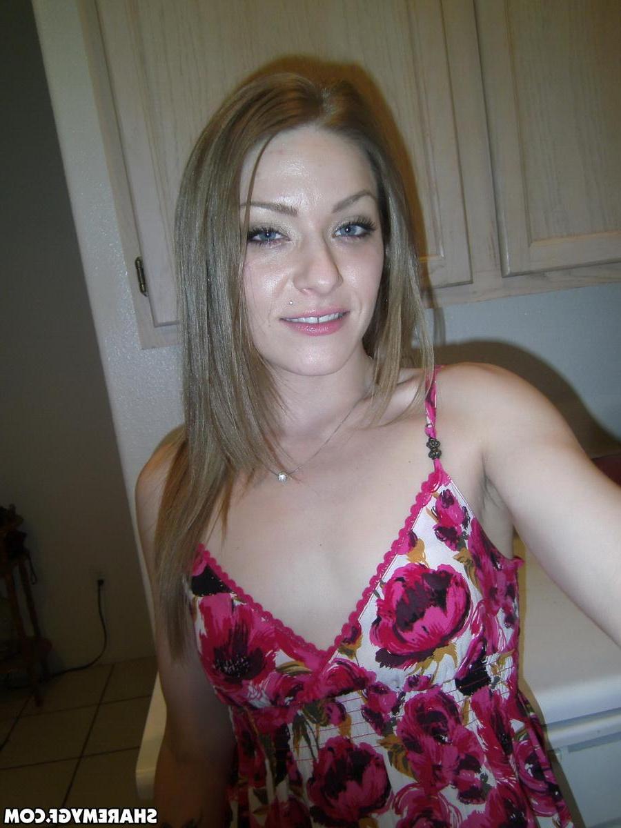 12P Slutty girlfriend lets her boyfriend take pictures of her with no panties on under her sun dress