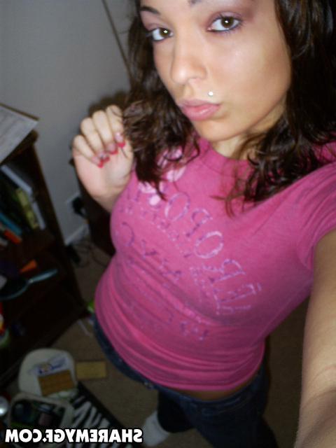 20P Hot girlfriend takes pics of herself just for you