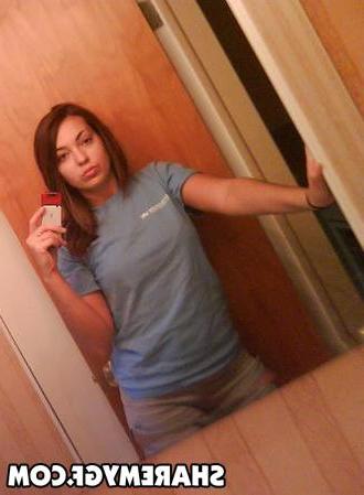20P Hot girlfriend takes pics of herself just for you