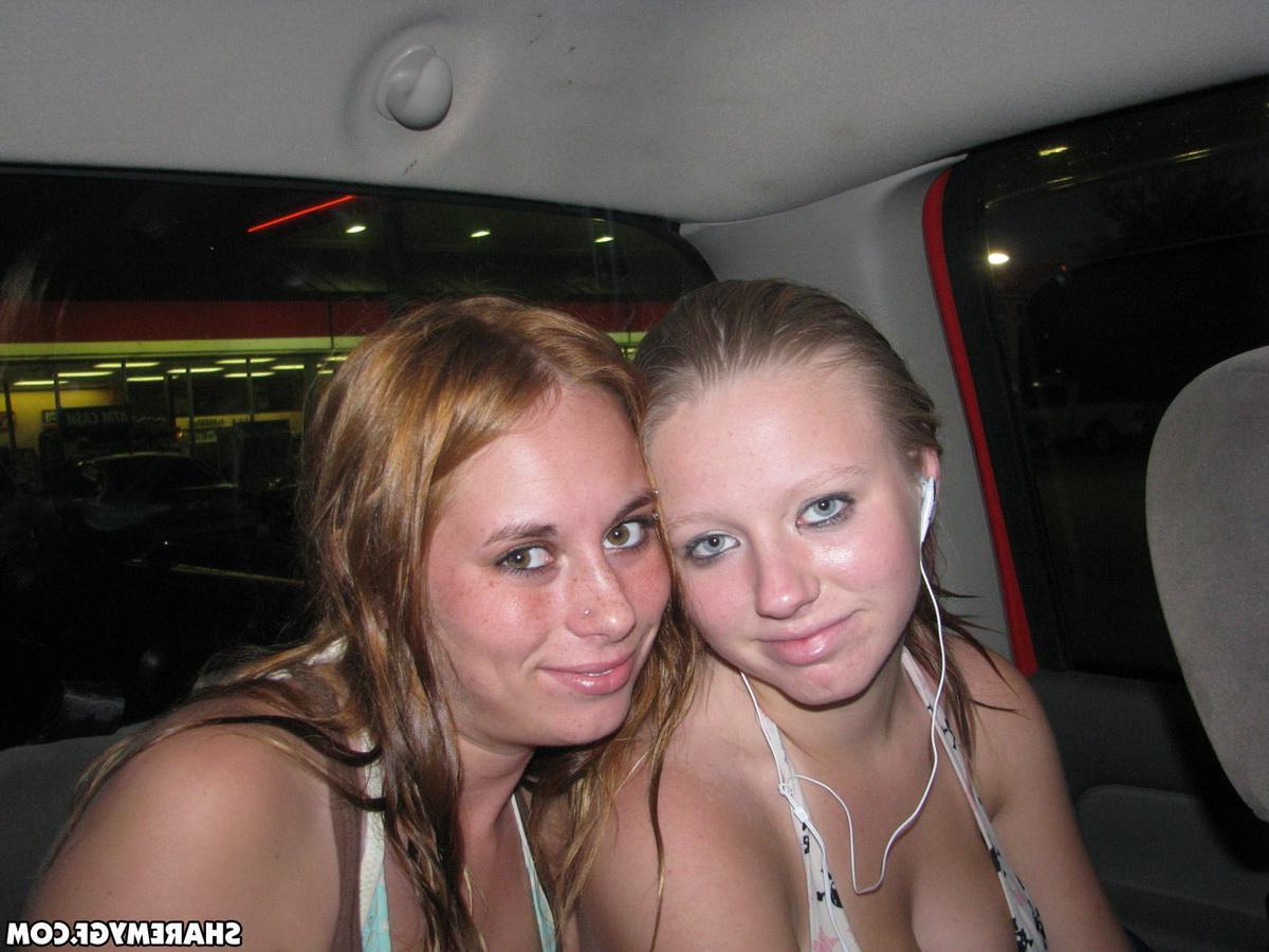 20P Hot girlfriend shares pics of her self with her friends