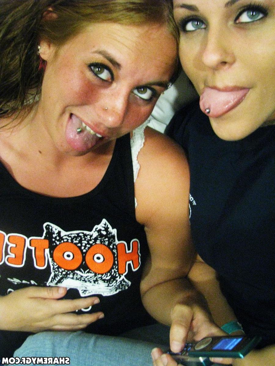 20P Hot girlfriend shares pics of her self with her friends