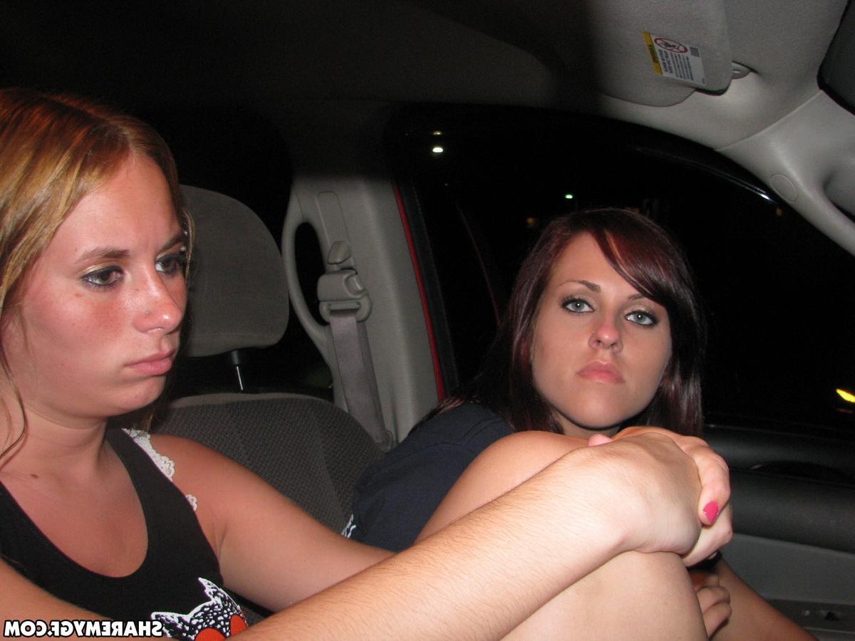 20P Hot girlfriend shares pics of her self with her friends