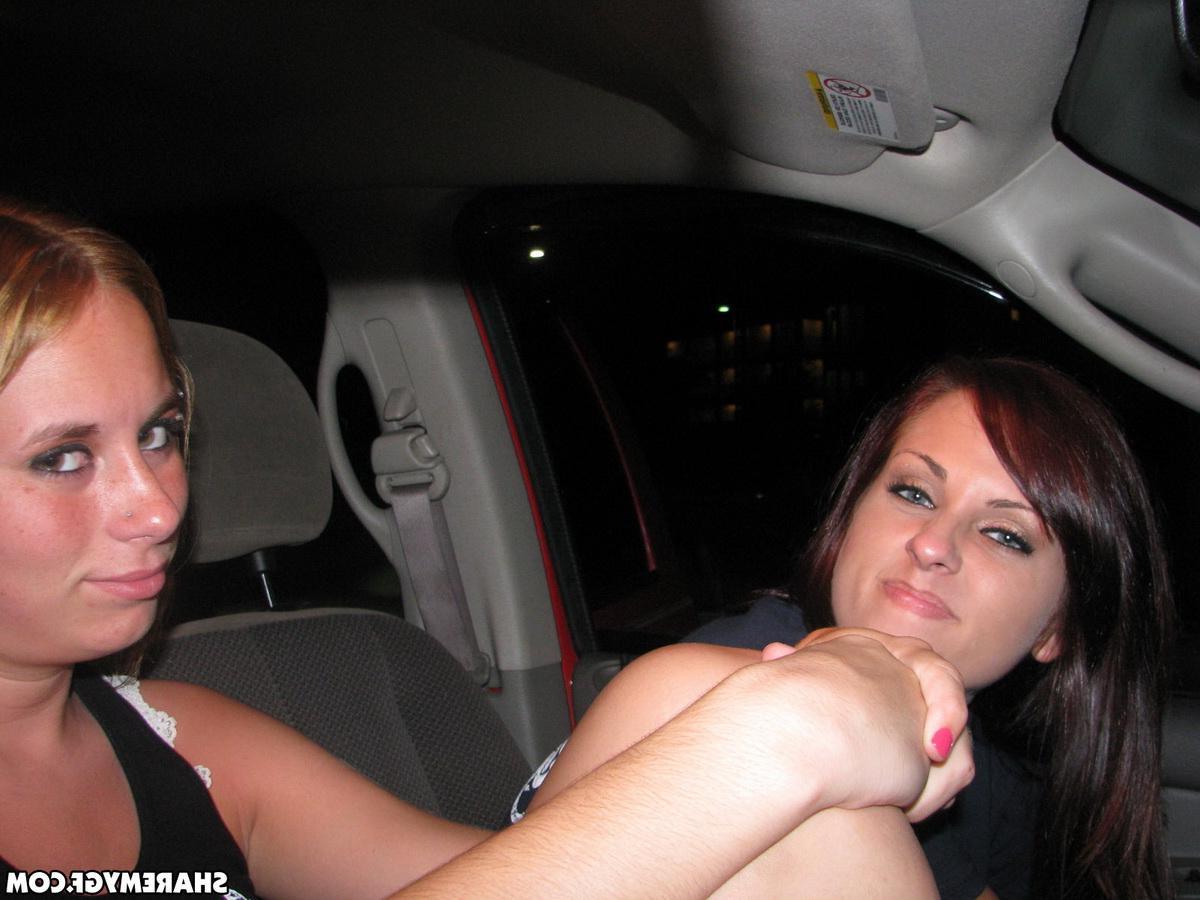 20P Hot girlfriend shares pics of her self with her friends