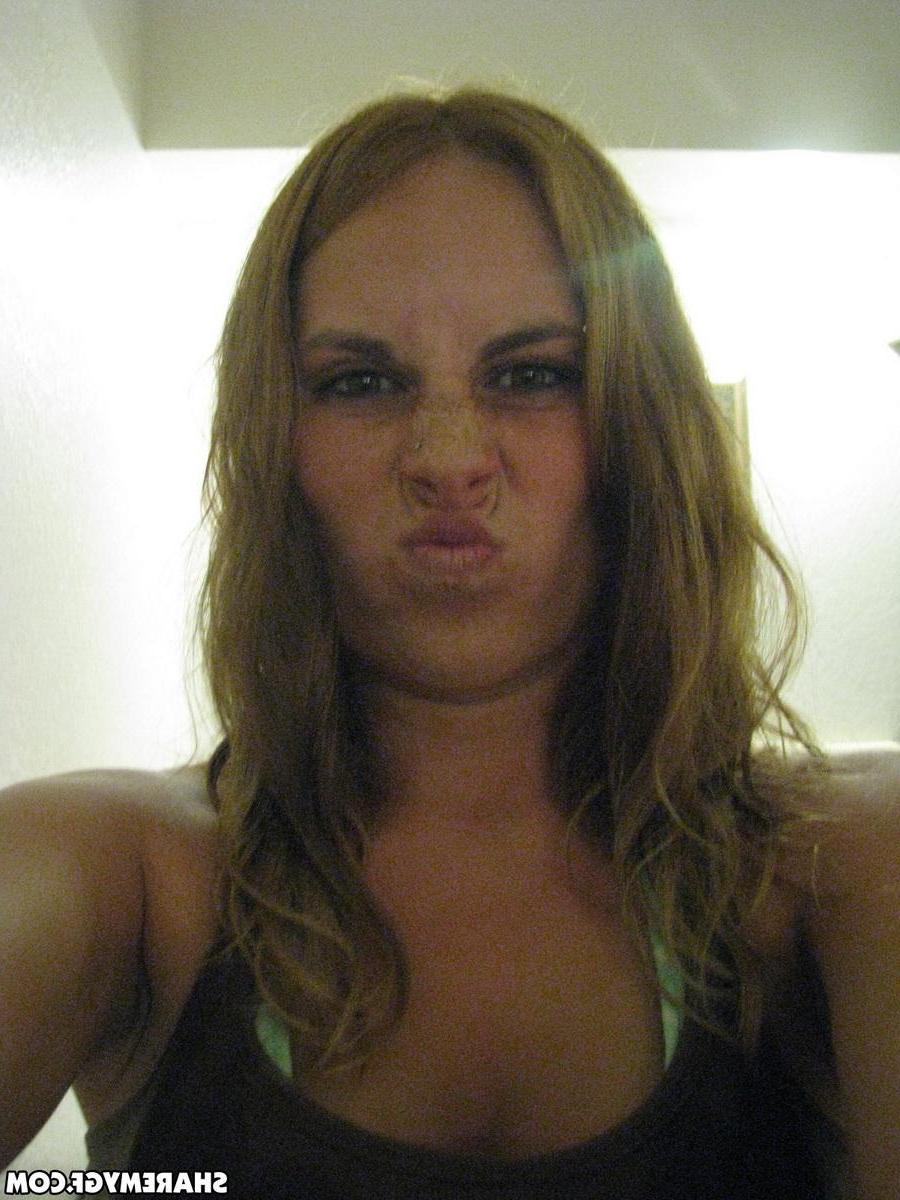 20P Hot girlfriend shares pics of her self with her friends