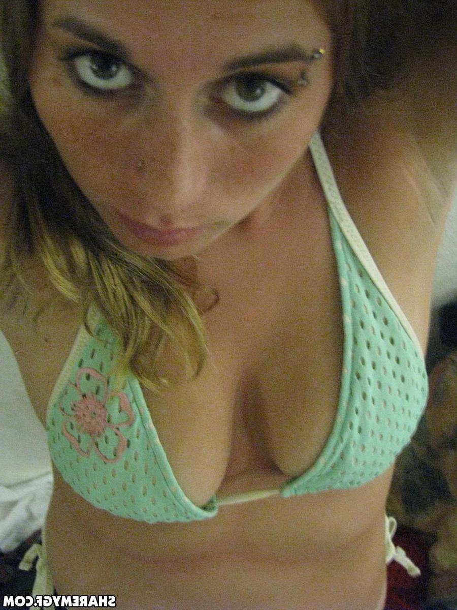 20P Hot girlfriend shares pics of her self with her friends