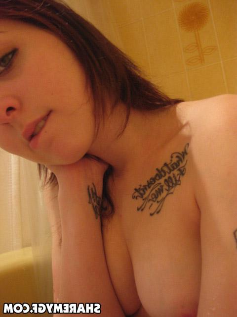 20P Brunette teen hops in the bath and takes pics of hersefl