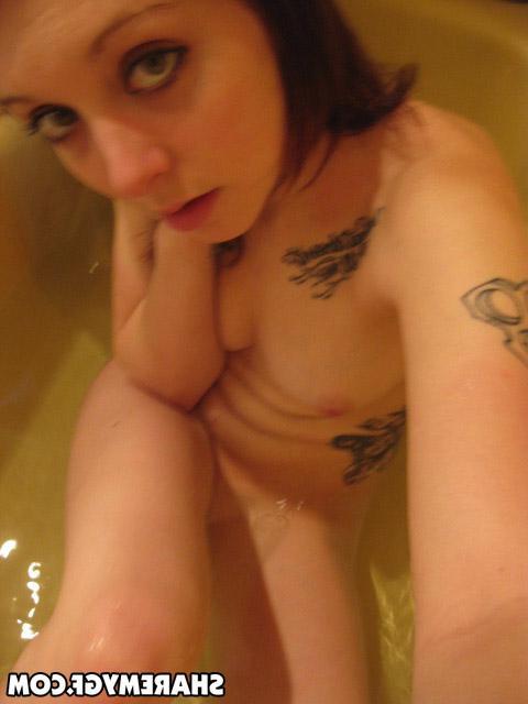 20P Brunette teen hops in the bath and takes pics of hersefl