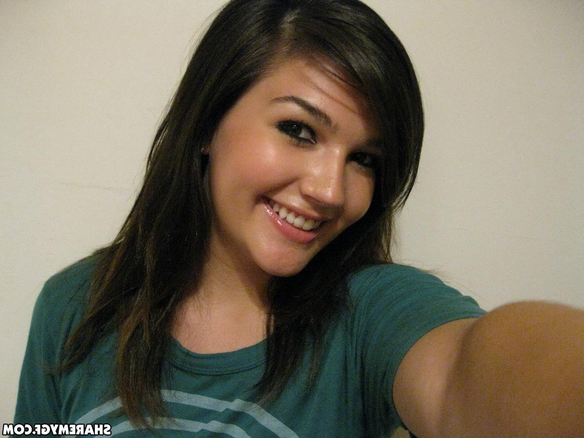 20P Stunning brunette girlfriend takes pics of her incredible boobs