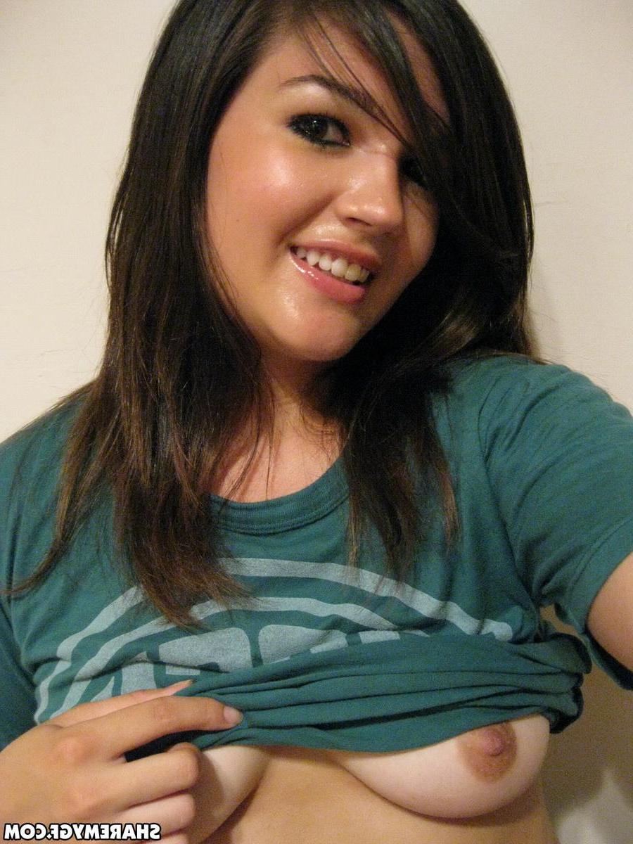 20P Stunning brunette girlfriend takes pics of her incredible boobs