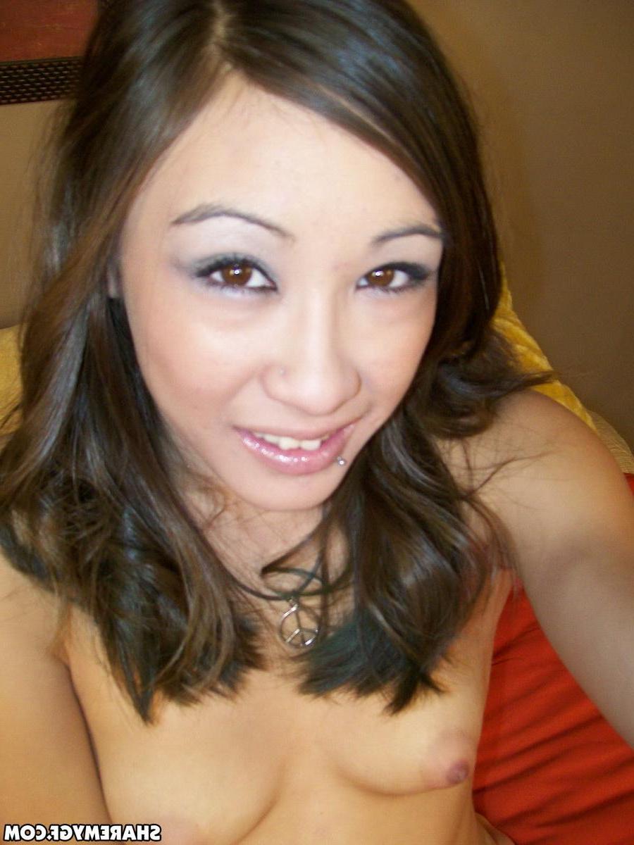 20P Sexy asian girlfriend takes pics of her tight pussy