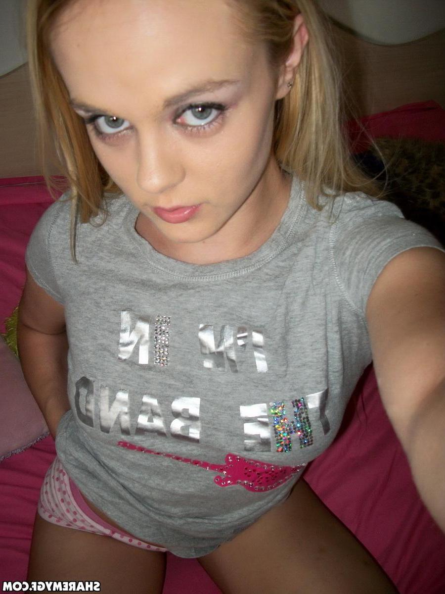 20P Hot blonde girlfriend flashes her perky tits and tight pussy just for you
