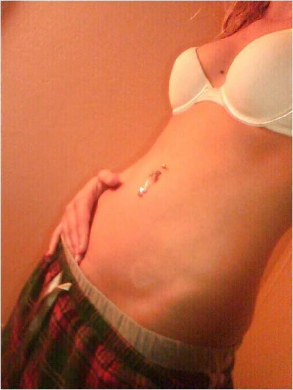 18P Sexy naughty girlfriend strips naked while camwhoring