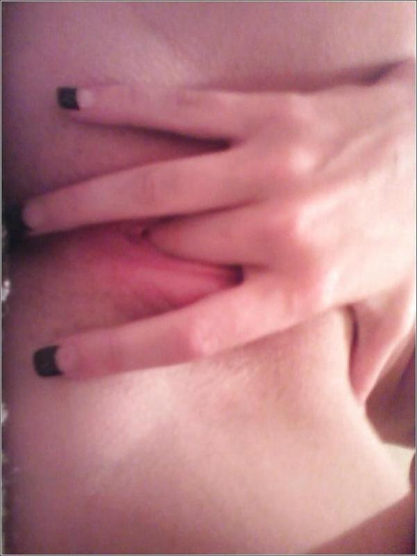 18P Sexy naughty girlfriend strips naked while camwhoring
