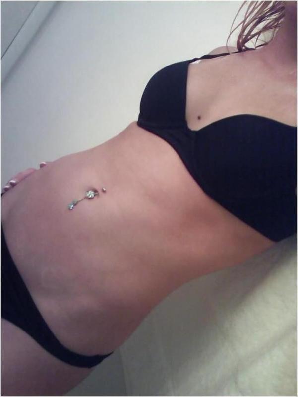 18P Sexy naughty girlfriend strips naked while camwhoring