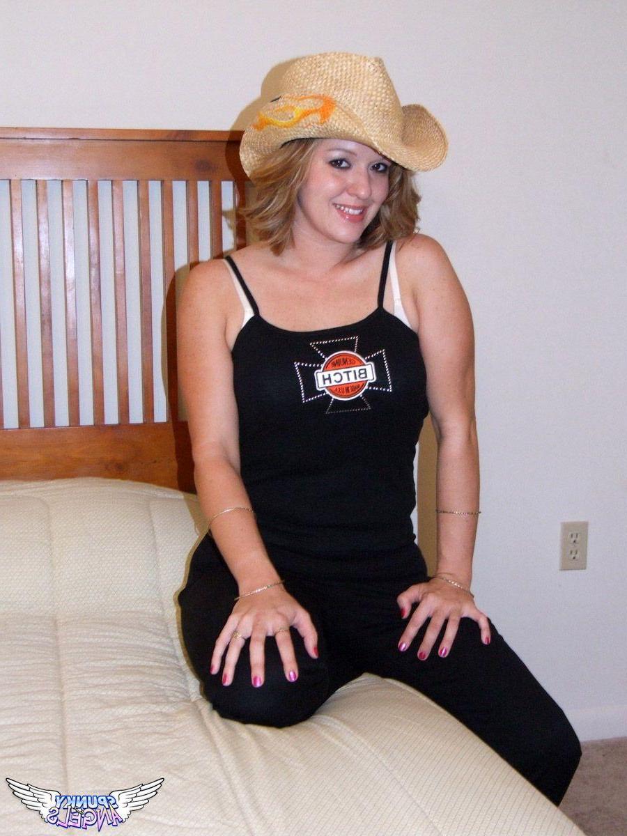 20P Pictures of hot girl Tessa spreading for you