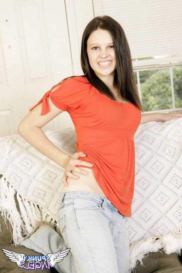 20P Pictures of a gorgeous brunette girl getting naked for you