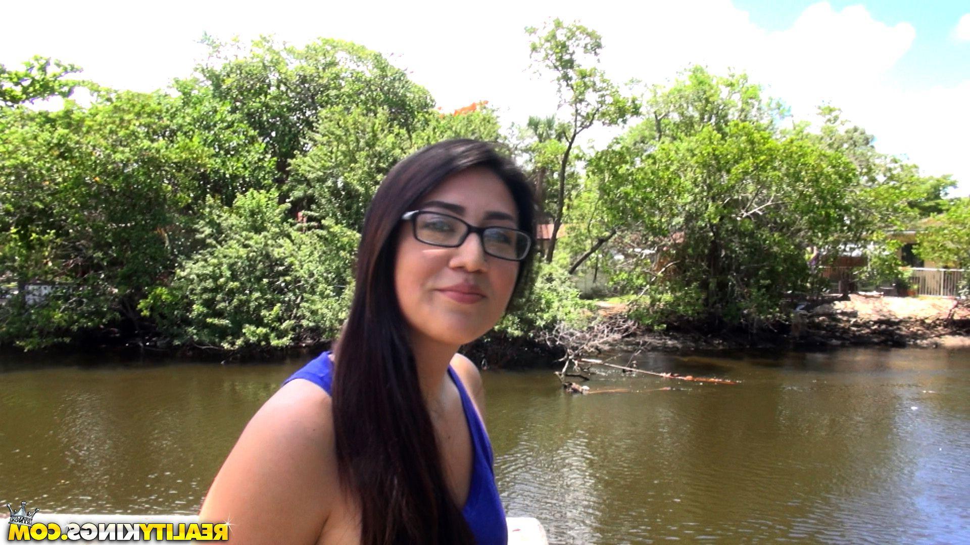 20P Amateur girl Lexy Bandera fucks a stranger for money