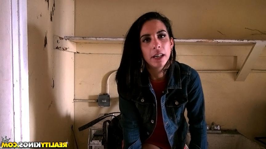 20P Amateur alt girl Tricsy Star bones a dude in the laundry room