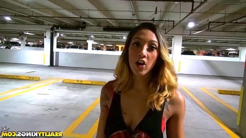 20P Amateur girl Stefania Mafra fucks a guy in a hotel room