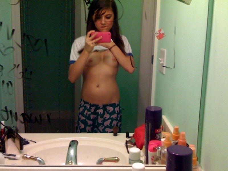15P Pictures of a hot asian teen girlfriend taking pics of herself