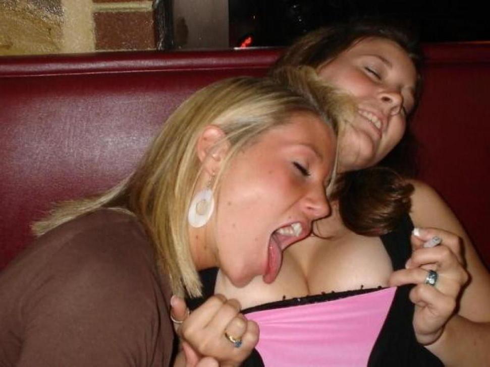 15P Pictures of hot teen girls taking pics of themselves