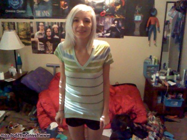 15P Pictures of a hot blonde teen girlfriend showing off on cam