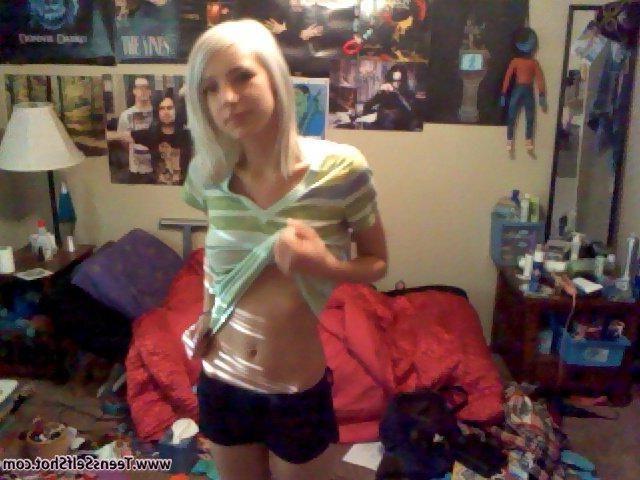 15P Pictures of a hot blonde teen girlfriend showing off on cam