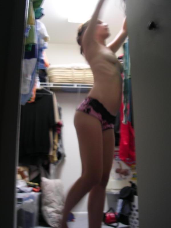 15P Pictures of a stunning amateur girlfriend taking pics of herself changing clothes