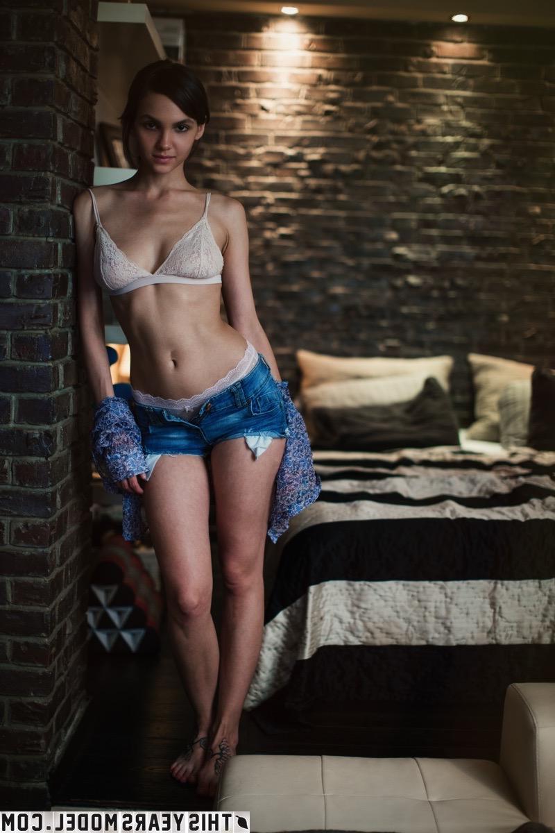 15P Brunette beauty Lara Maiser strips naked for you in "Late Night Gallery"