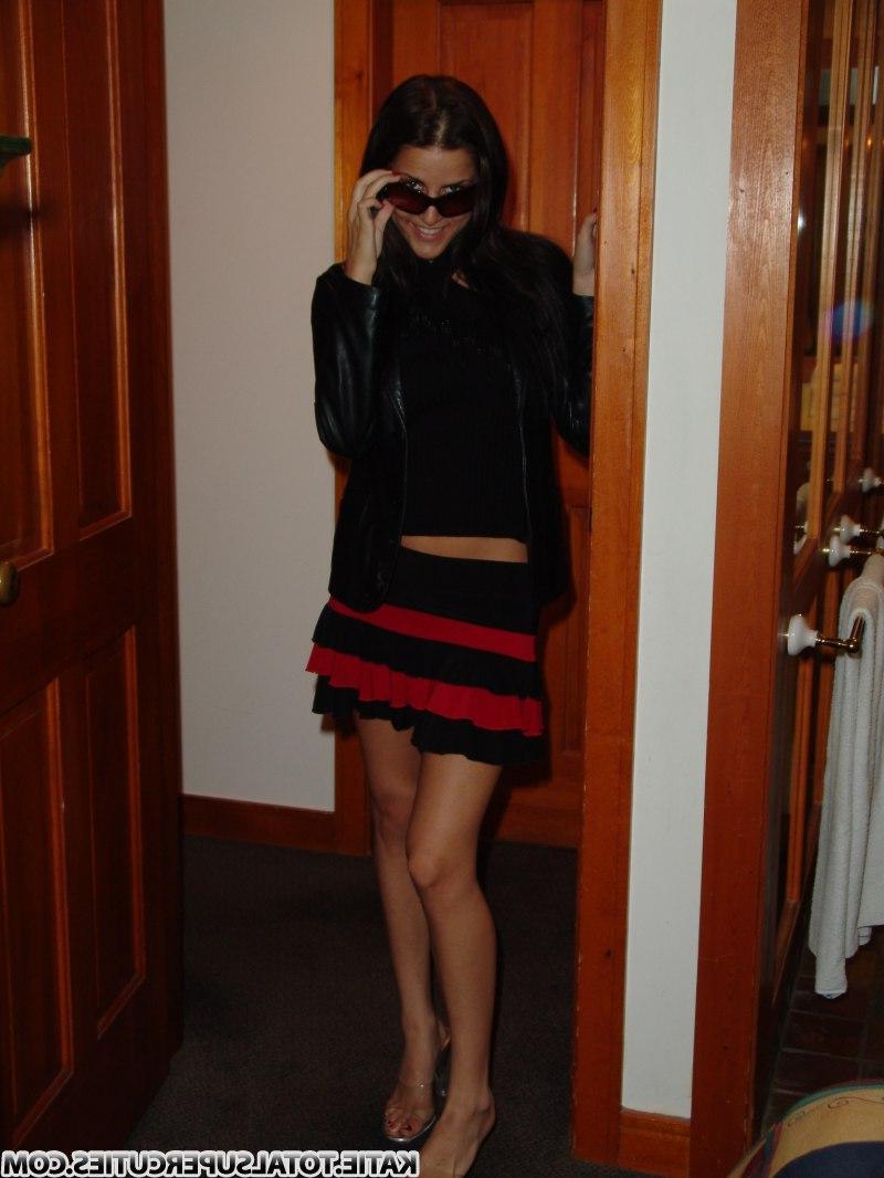 20P Pictures of a hot coed all naked in her room
