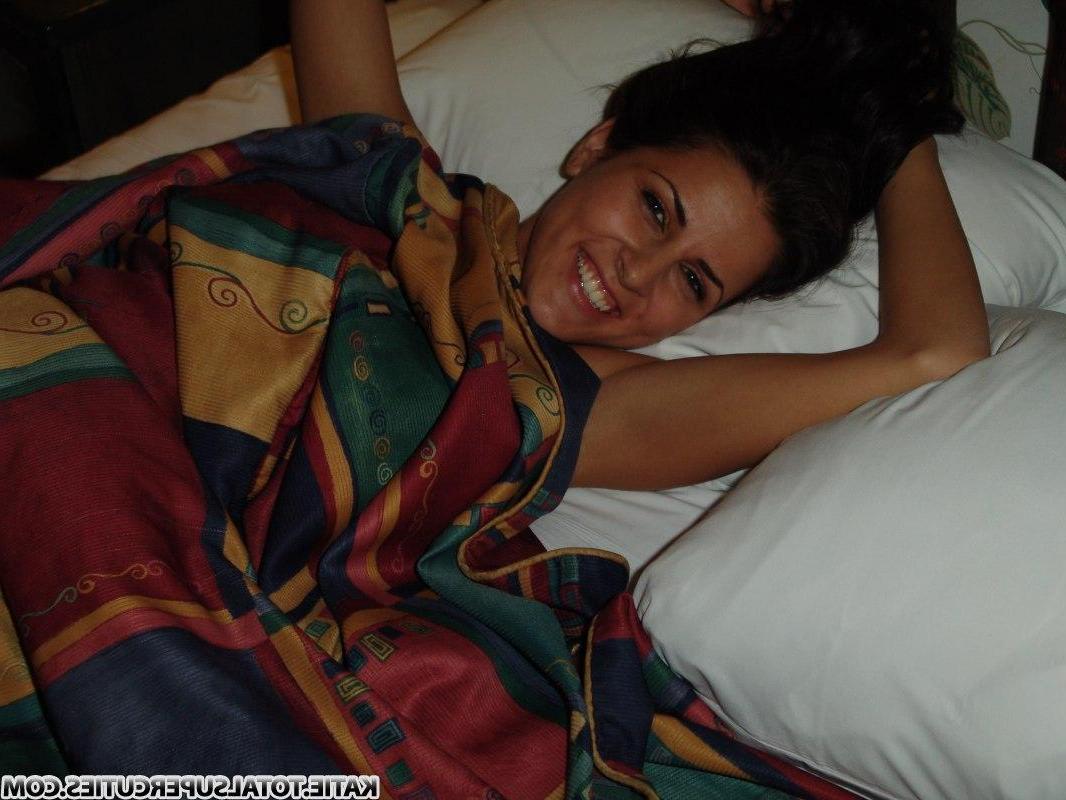 20P Pictures of a hot coed all naked in her room